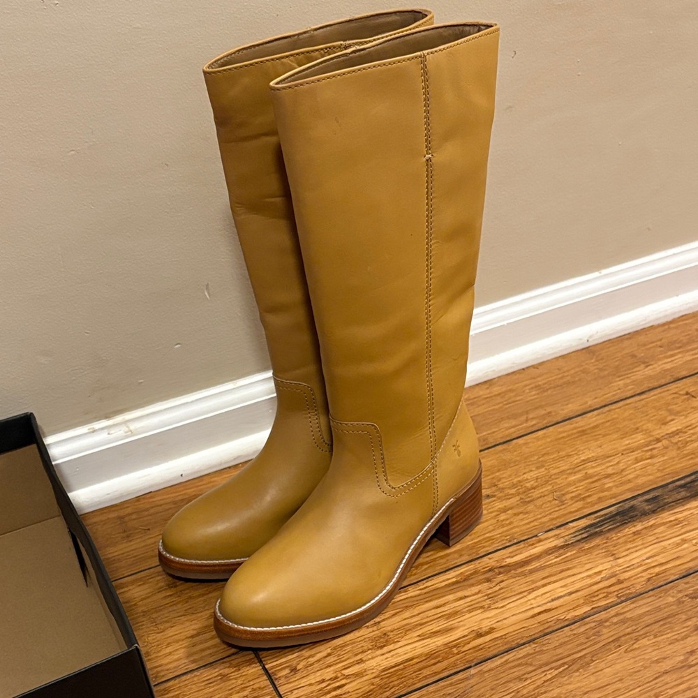 Frye Campus Banana Leather Heeled Boots